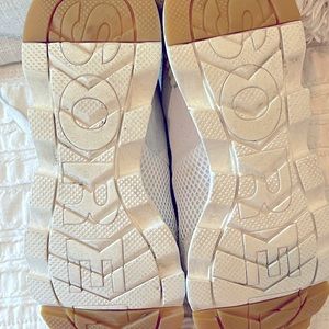 Size 6 1/2 Women’s Sorel sneakers